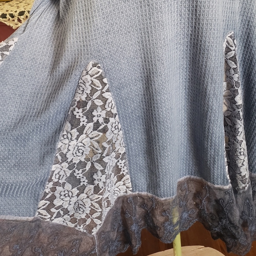 Thermal lacey top - Picture 2 of 3